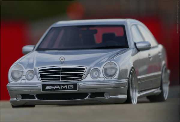 1:18 Mercedes E55 AMG W210 1999 mit 3tlg.AMG Alufelgen inkl. OVP